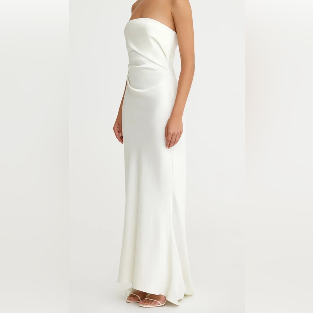 Significant Other Strapless Viscose Blend Crepe-satin Gown,Sz 6,New,
Ivory